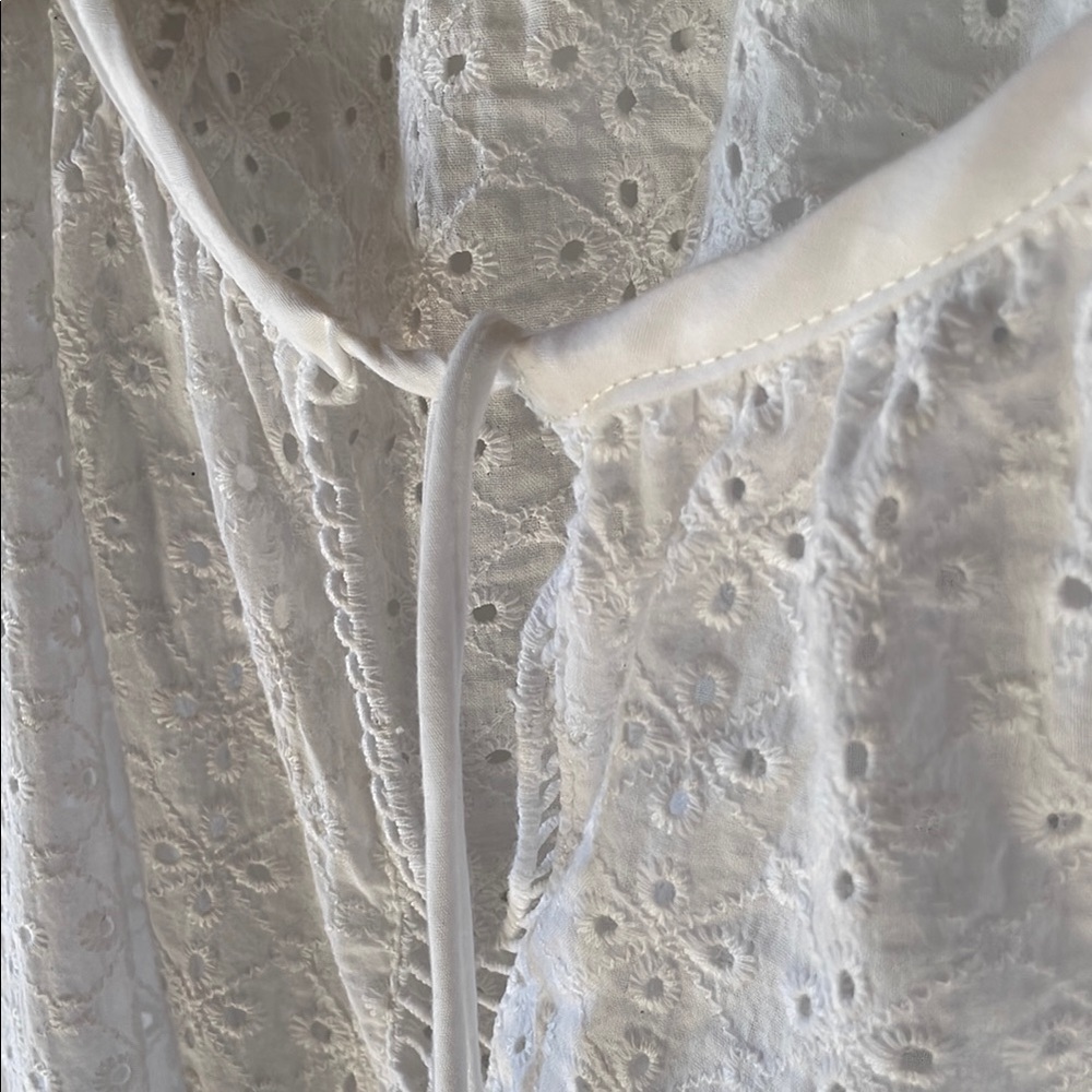 Crisp White Tie Front Relaxed Blouse - Picture 4 of 6